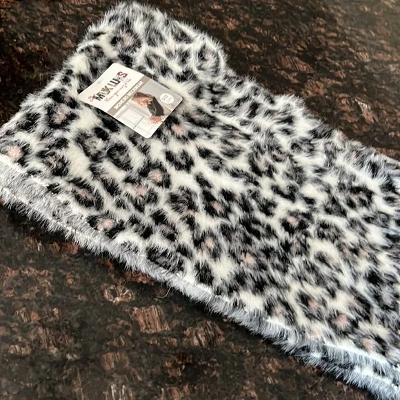 Muk Luks Women’s Leopard Print Neckwear Faux Fur Scarf OSFM - Picture 3 of 10